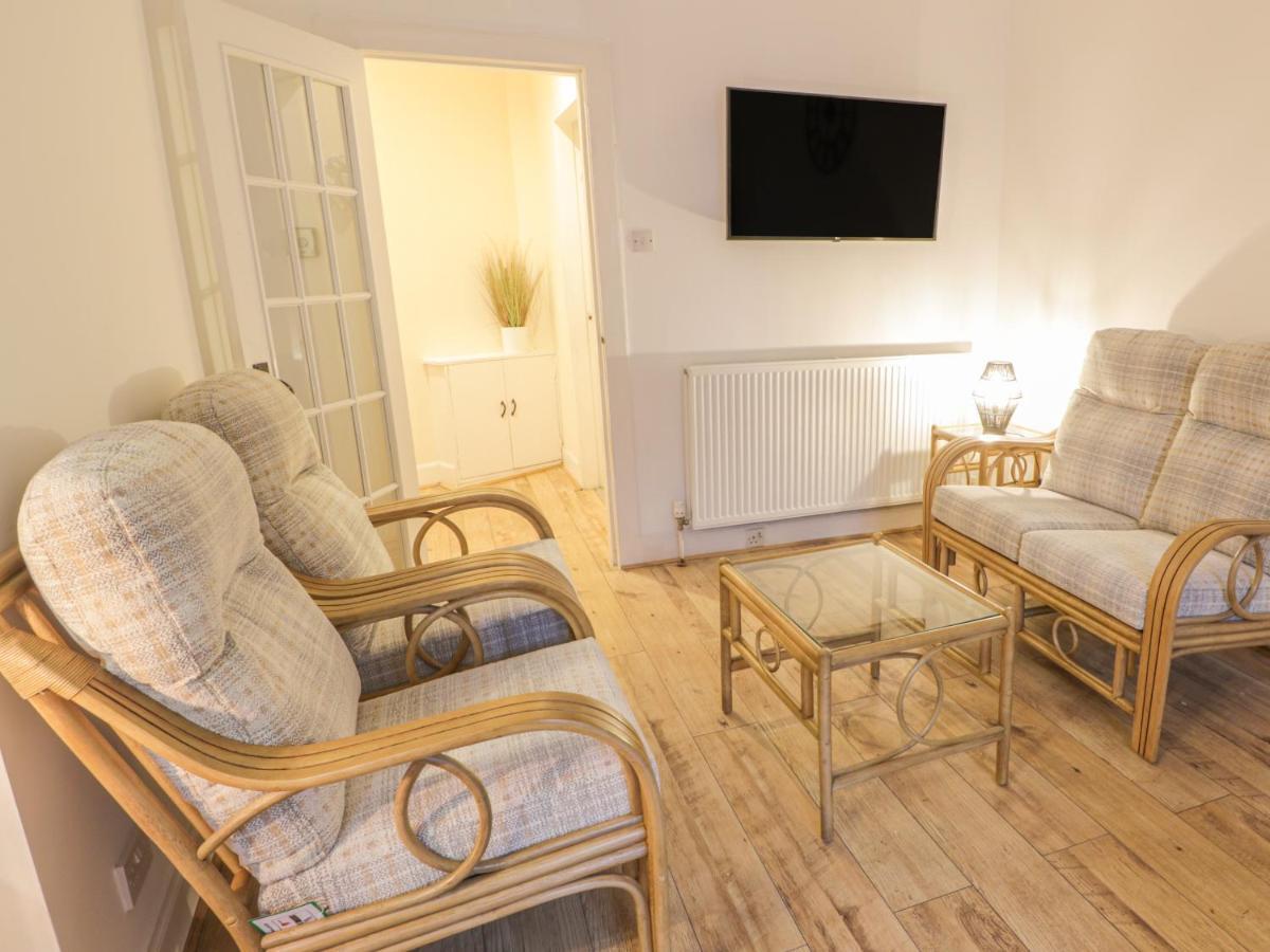 Garden Apartment Ayr Bagian luar foto